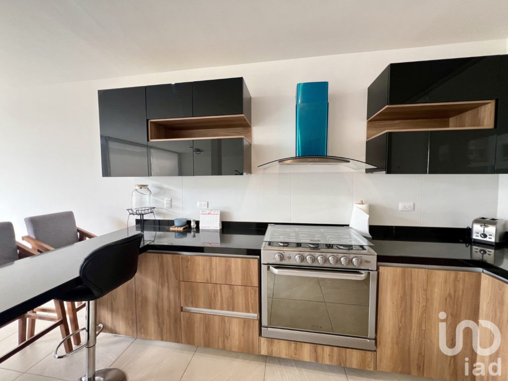 Casa de 3 pisos en renta en privada al norte