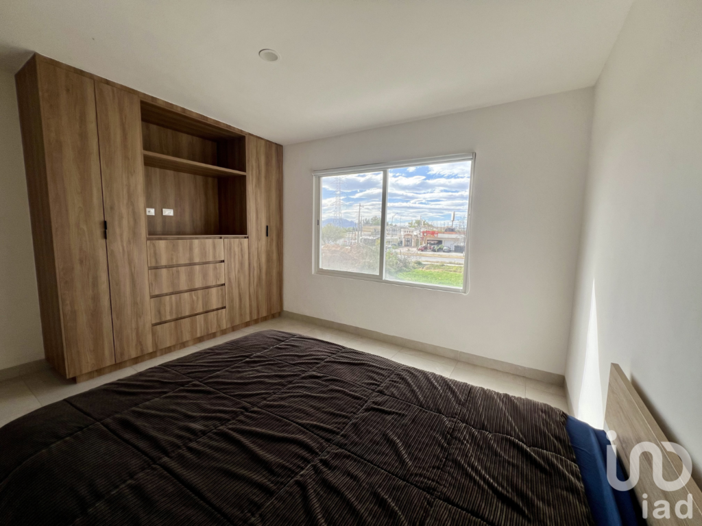 Casa de 3 pisos en renta en privada al norte