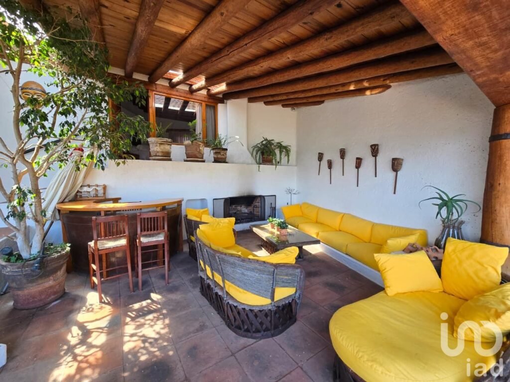 Casa en venta vista panoramica sobre el lago. La Peña Valle de Bravo.