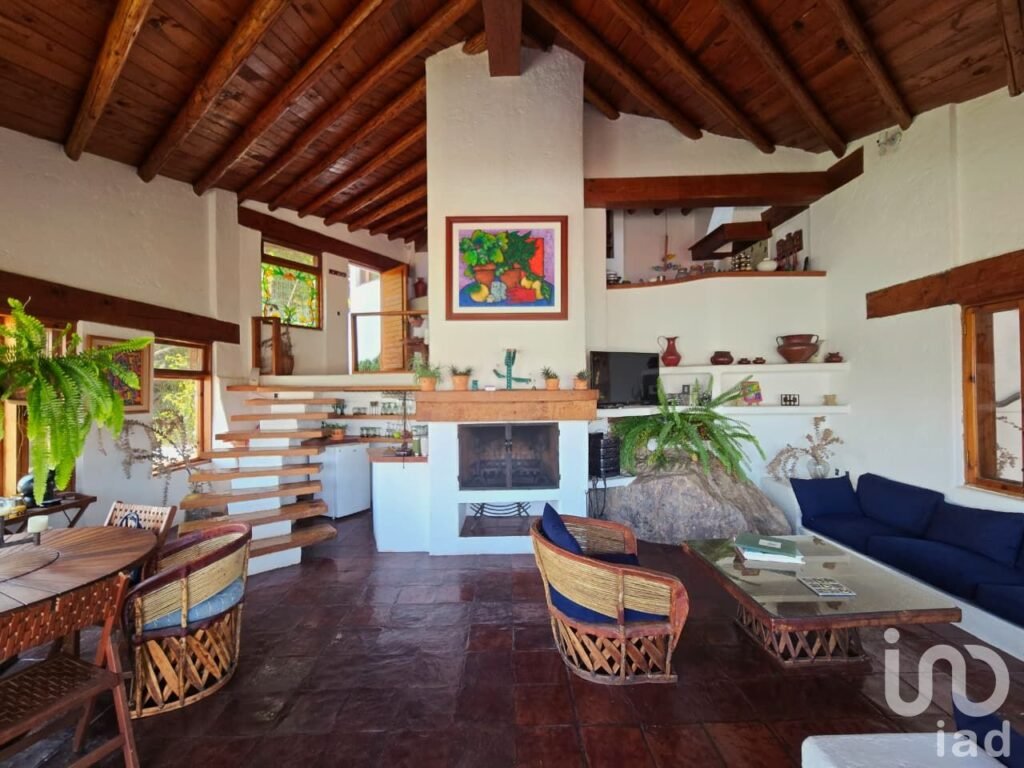 Casa en venta vista panoramica sobre el lago. La Peña Valle de Bravo.