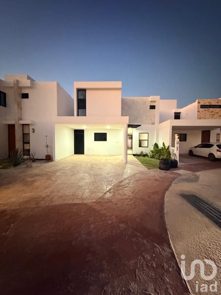 CASA EN RENTA EN CAPRI CHOLUL, MÉRIDA YUCATÁN.