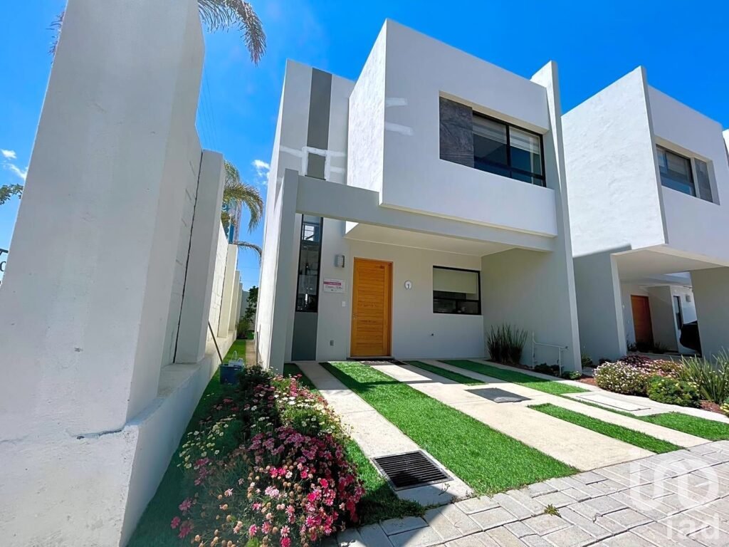 SE VENDE HERMOSA CASA EN CLUSTER SANTORINI EN LOMAS DE ANGELOPOLIS