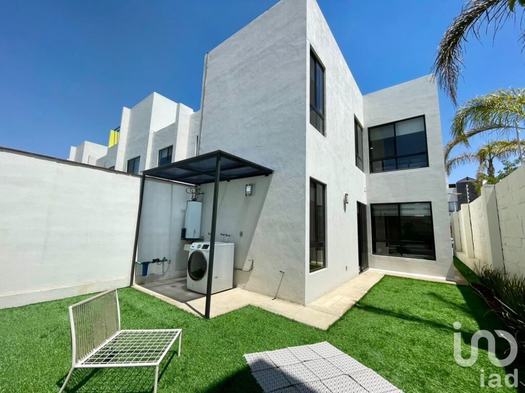 SE VENDE HERMOSA CASA EN CLUSTER SANTORINI EN LOMAS DE ANGELOPOLIS