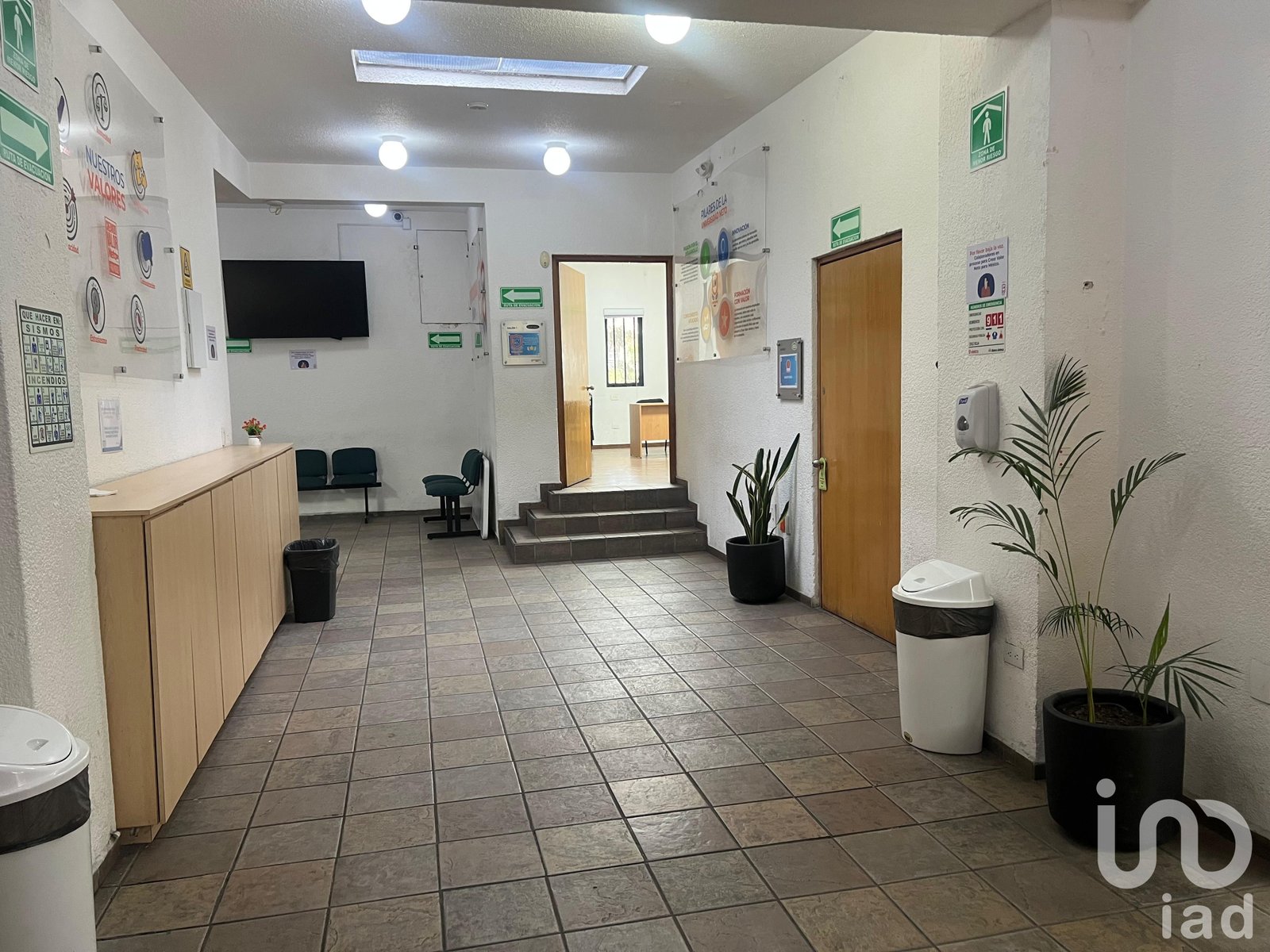 SE VENDE oficina/escuela en esquina calle Tajin Colonia Narvarte