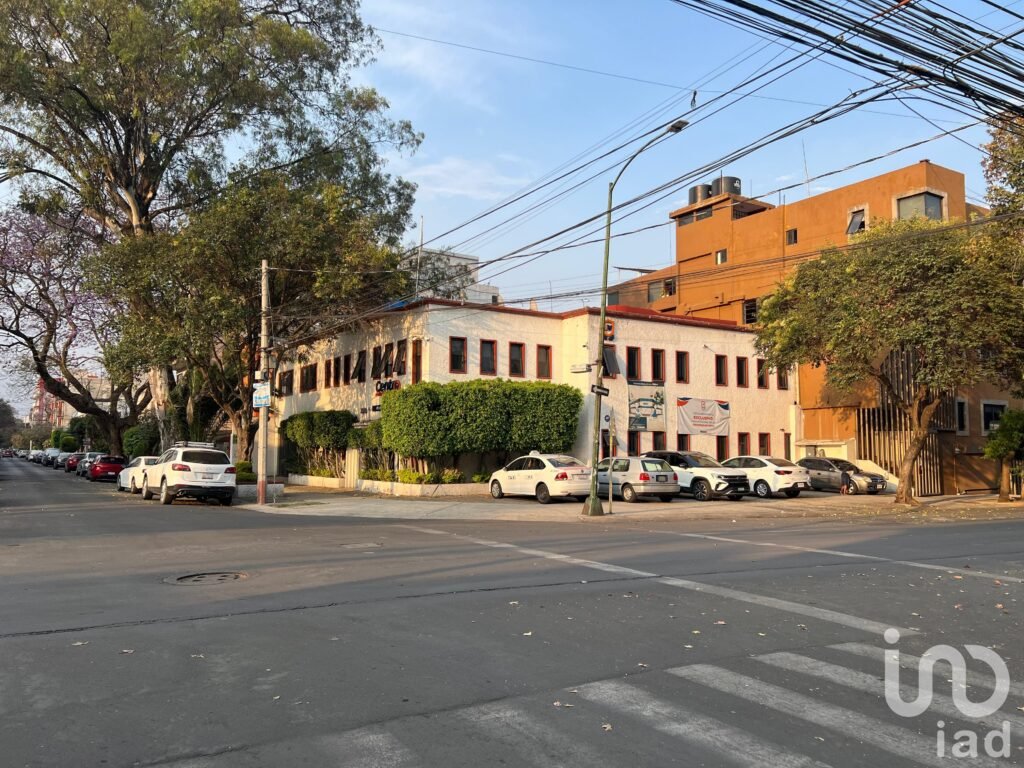 SE VENDE oficina/escuela en esquina calle Tajin Colonia Narvarte