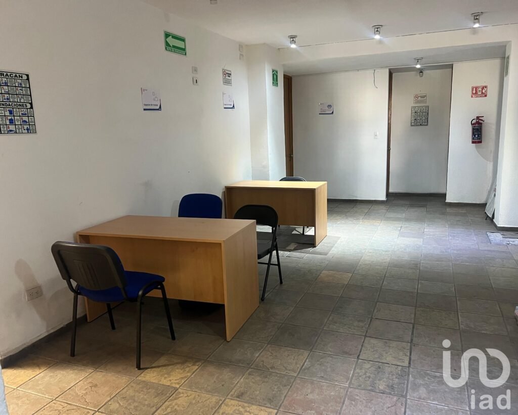 SE VENDE oficina/escuela en esquina calle Tajin Colonia Narvarte