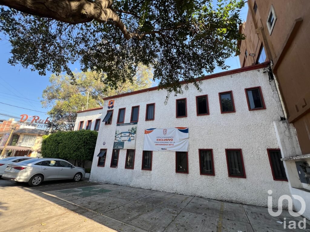 SE RENTA oficina/escuela en esquina Tajin