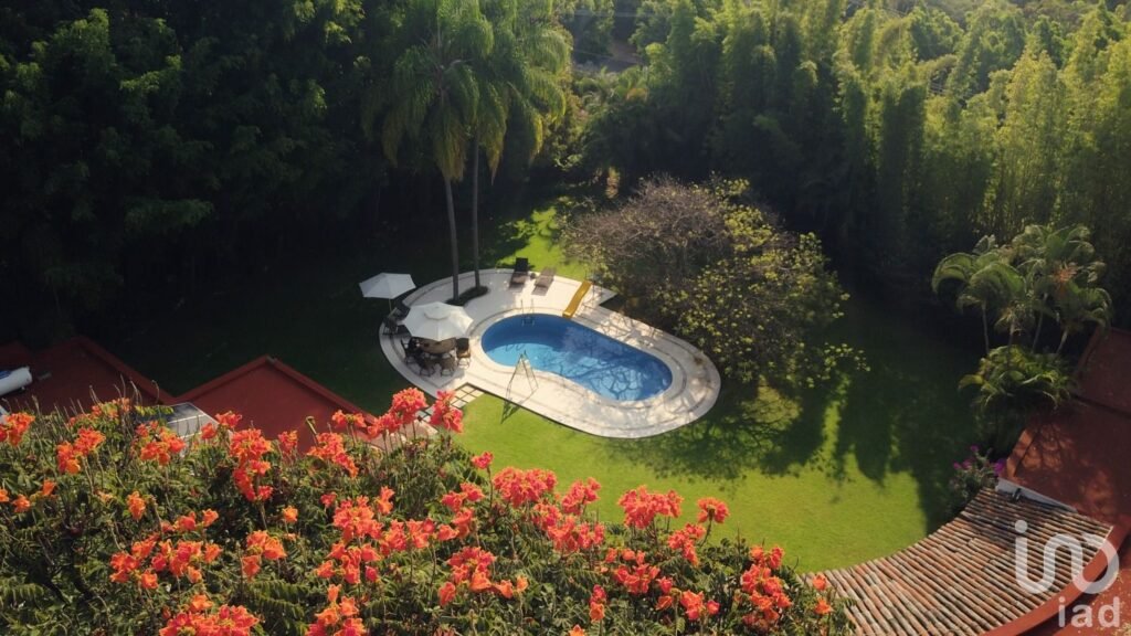Venta de casa de ensueño en jardines de ahuatepec Cuernavaca Morelos, Luz, Gran jardin y encanto !!