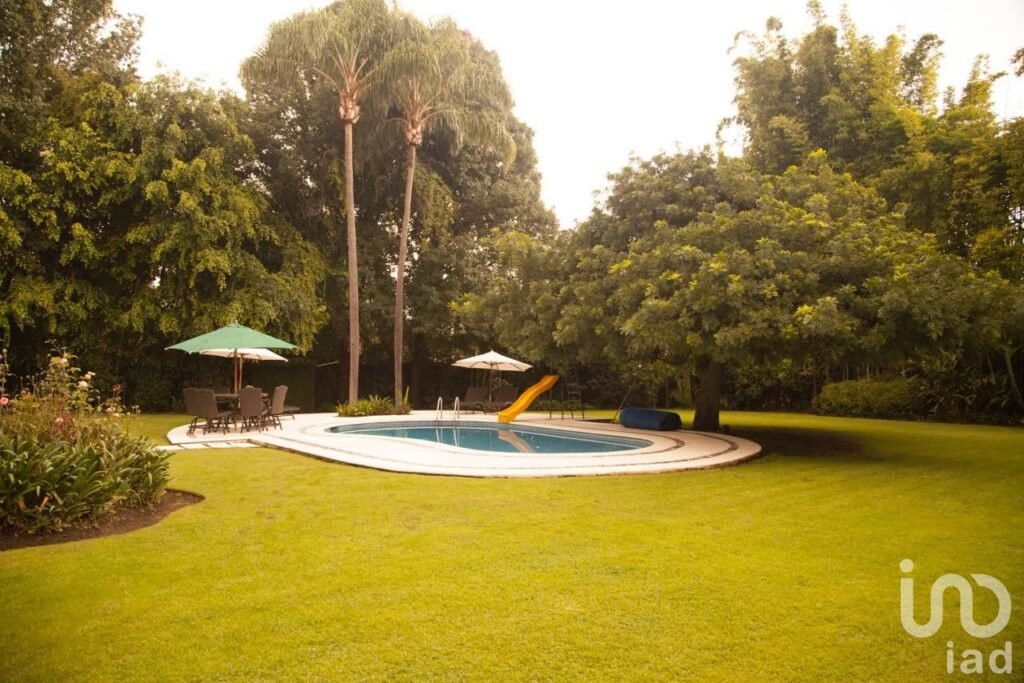 Venta de casa de ensueño en jardines de ahuatepec Cuernavaca Morelos, Luz, Gran jardin y encanto !!