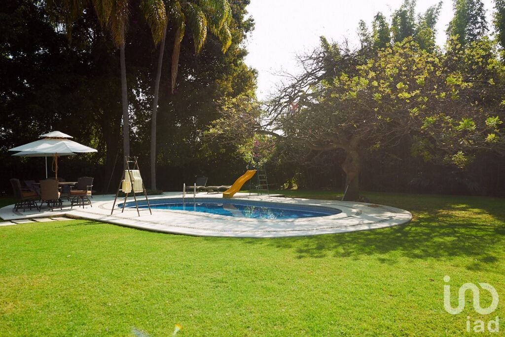 Venta de casa de ensueño en jardines de ahuatepec Cuernavaca Morelos, Luz, Gran jardin y encanto !!