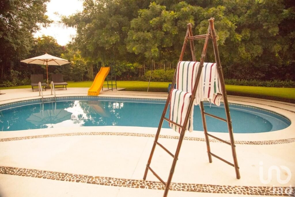 Venta de casa de ensueño en jardines de ahuatepec Cuernavaca Morelos, Luz, Gran jardin y encanto !!