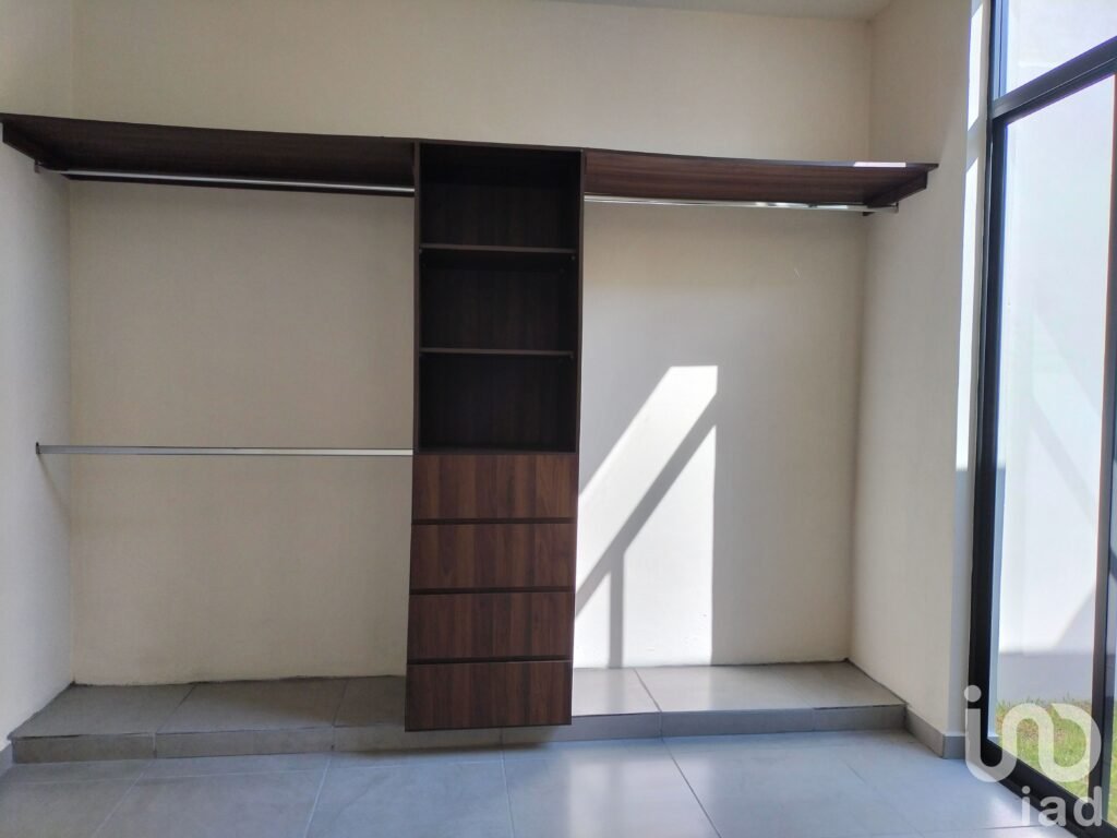 Casa en Venta de un Nivel. Cochera semi privada. 2 recámaras y 2 baños