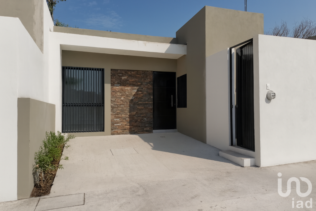 Casa en Venta de un Nivel. Cochera semi privada. 2 recámaras y 2 baños