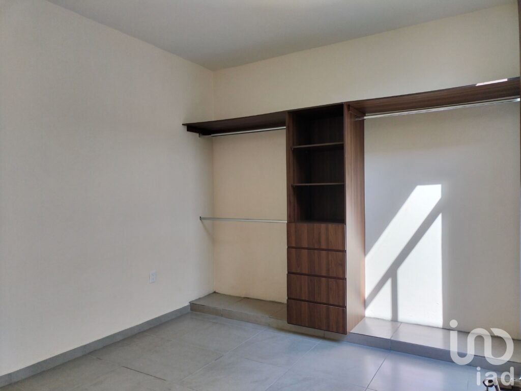 Casa en Venta de un Nivel. Cochera semi privada. 2 recámaras y 2 baños