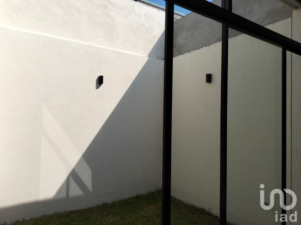 Casa en Venta de un Nivel. Cochera semi privada. 2 recámaras y 2 baños