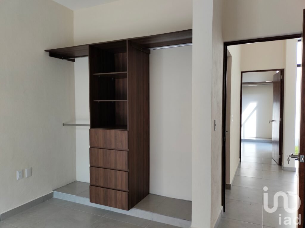 Casa en Venta de un Nivel. Cochera semi privada. 2 recámaras y 2 baños