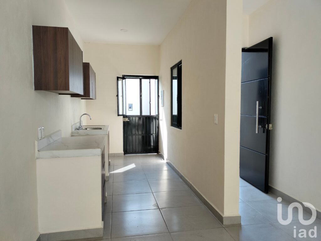 Casa en Venta de un Nivel. Cochera semi privada. 2 recámaras y 2 baños