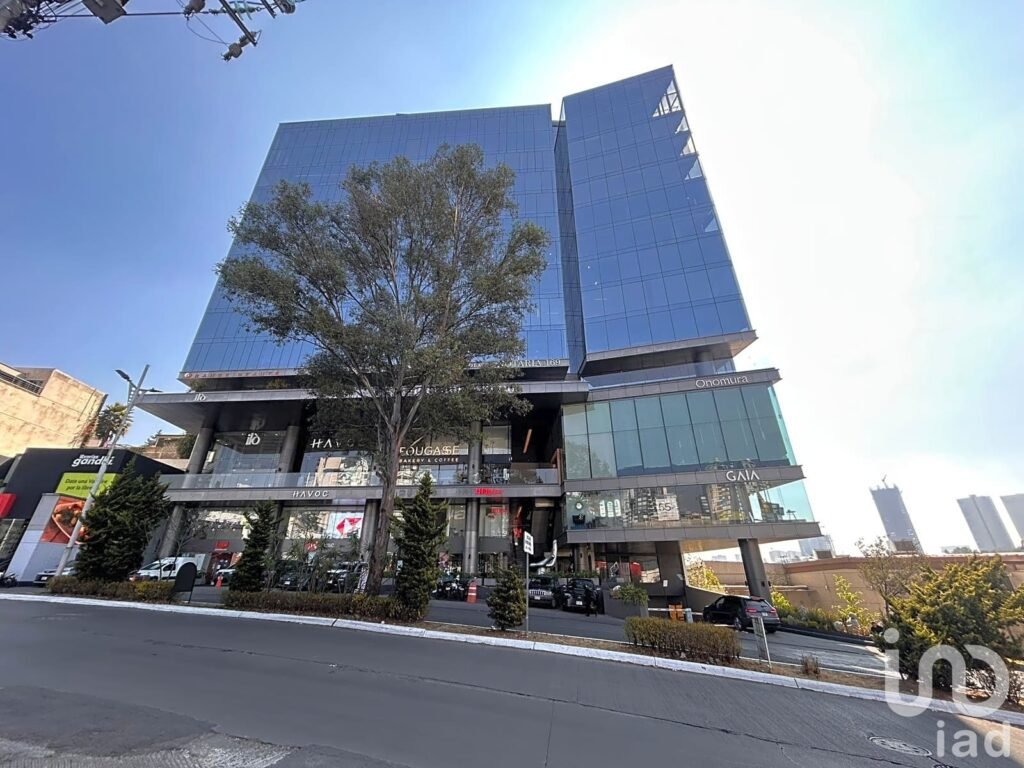 Local comercial premium en esquina enrenta en Interlomas