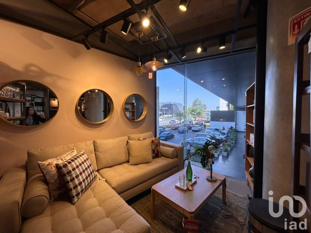 Local comercial premium en esquina enrenta en Interlomas