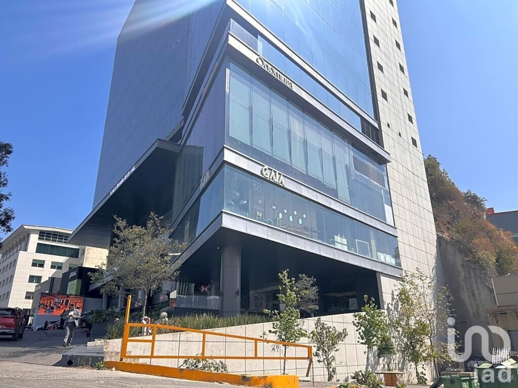 Local comercial premium en esquina enrenta en Interlomas