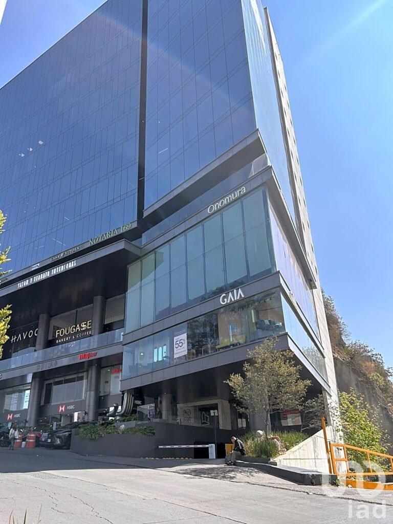 Local comercial premium en esquina enrenta en Interlomas