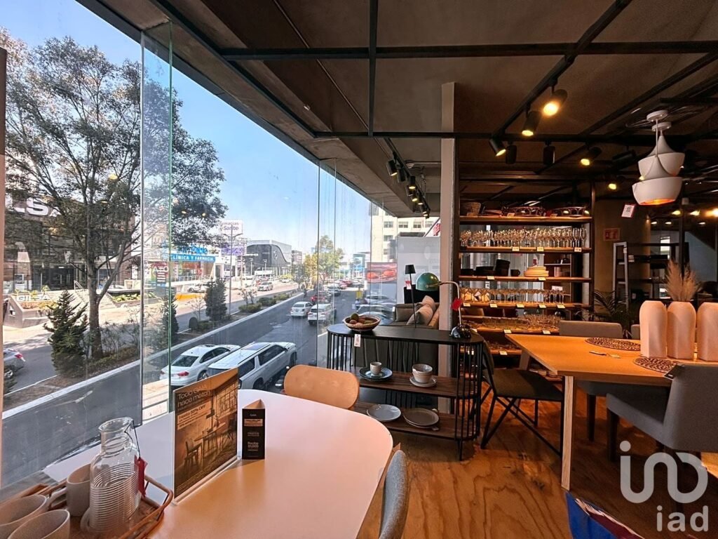 Local comercial premium en esquina enrenta en Interlomas