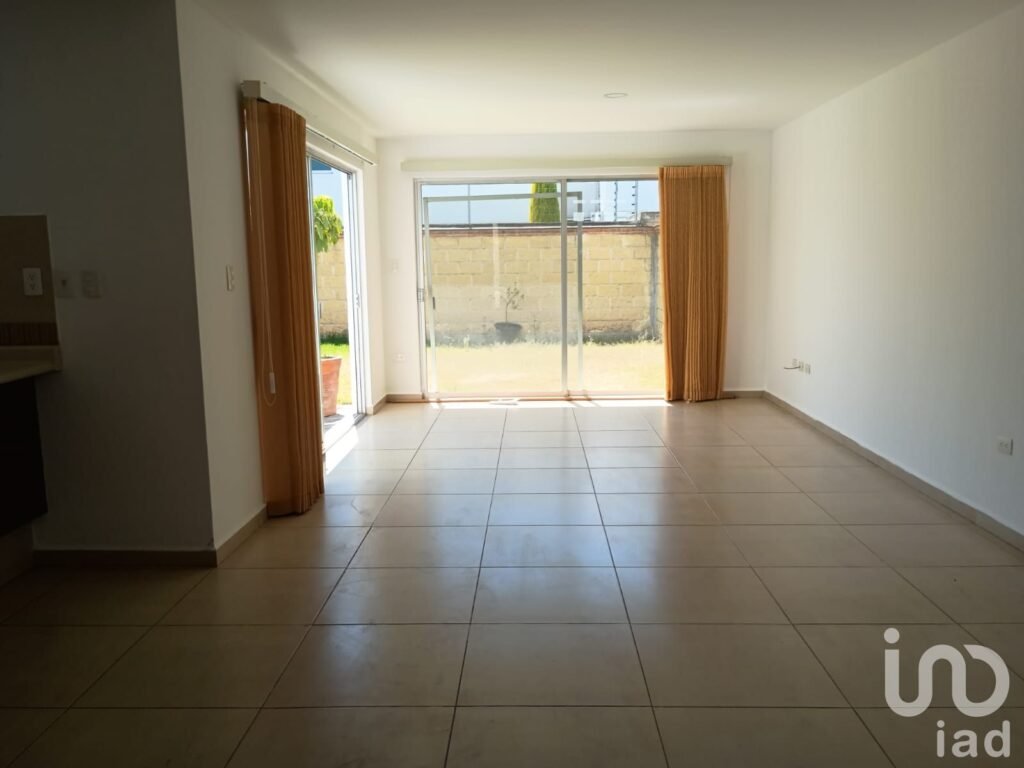 CASA EN RENTA CON AMPLIO JARDÍN EN ZONA ZEREZOTLA