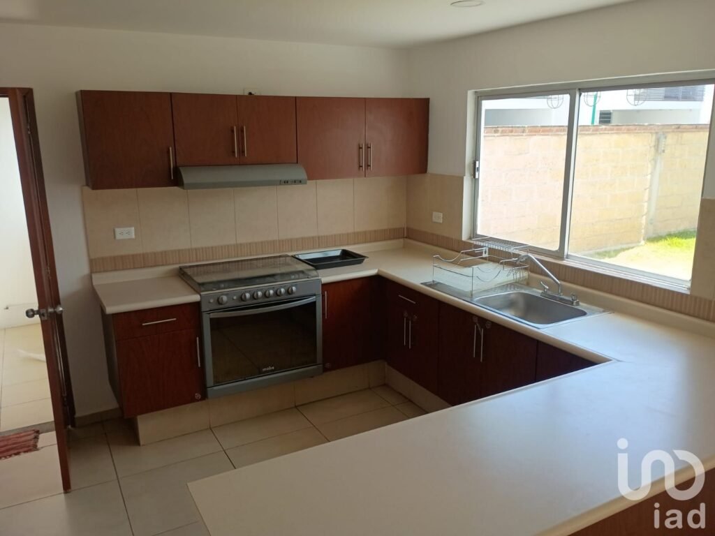 CASA EN RENTA CON AMPLIO JARDÍN EN ZONA ZEREZOTLA