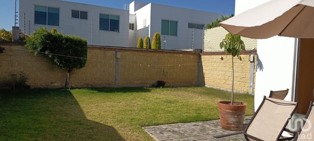CASA EN RENTA CON AMPLIO JARDÍN EN ZONA ZEREZOTLA