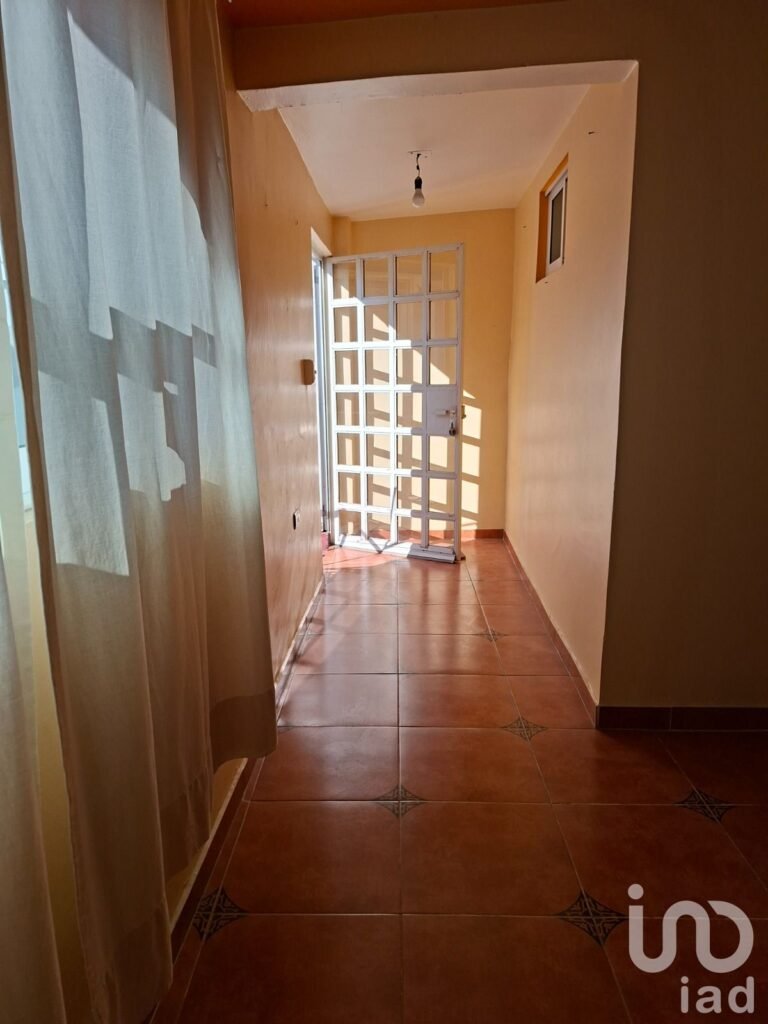 CASA EN VENTA CON 1 DEPARTAMENTO Y 2 LOCALES ZONA CENTRICA