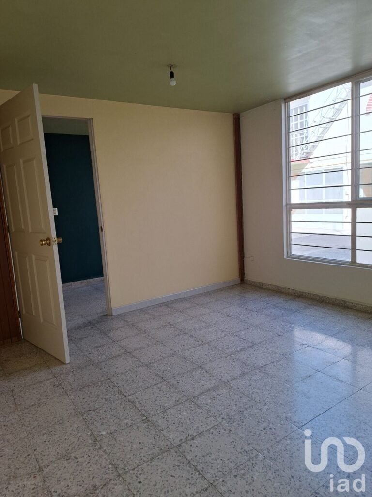 CASA EN VENTA CON 1 DEPARTAMENTO Y 2 LOCALES ZONA CENTRICA