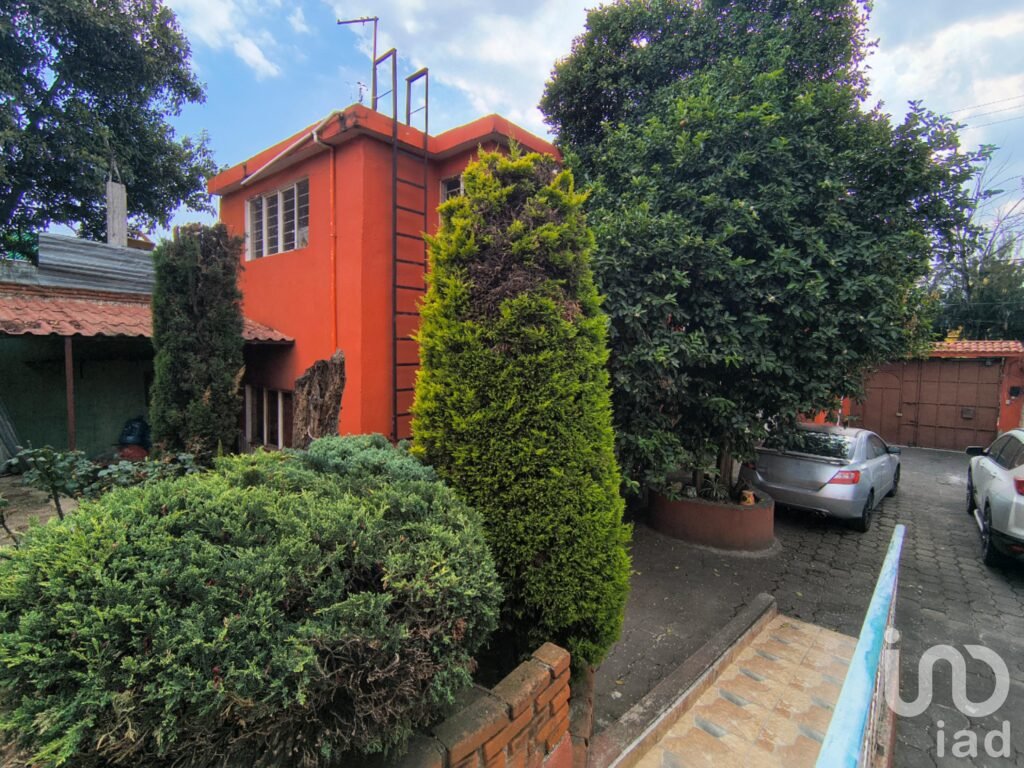 Excelente oportunidad de inversión: Casa, 2 departamentos, 2 locales comerciales !!!