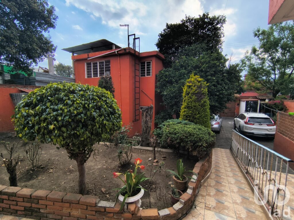 Excelente oportunidad de inversión: Casa, 2 departamentos, 2 locales comerciales !!!