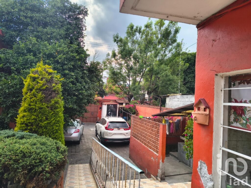 Excelente oportunidad de inversión: Casa, 2 departamentos, 2 locales comerciales !!!