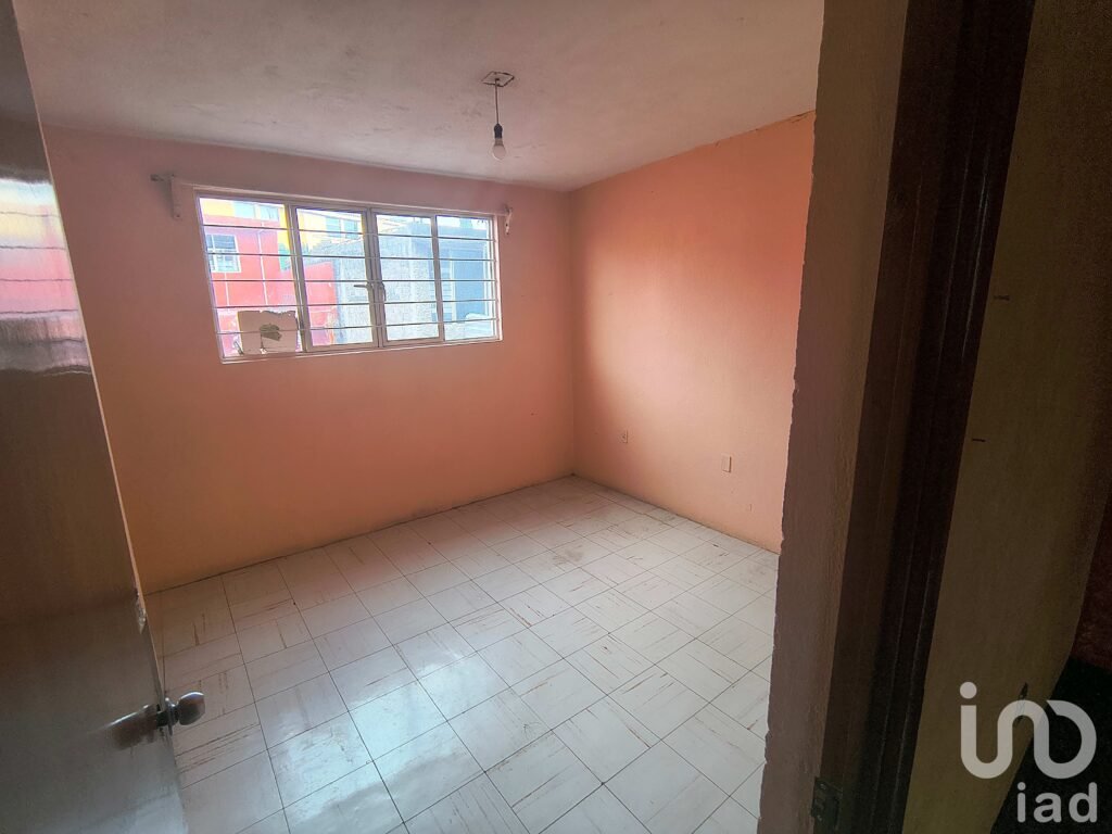 Excelente oportunidad de inversión: Casa, 2 departamentos, 2 locales comerciales !!!