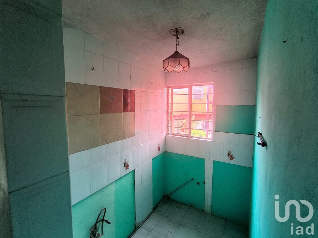 Excelente oportunidad de inversión: Casa, 2 departamentos, 2 locales comerciales !!!