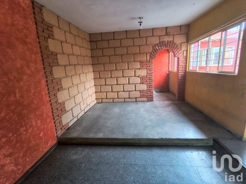 Excelente oportunidad de inversión: Casa, 2 departamentos, 2 locales comerciales !!!