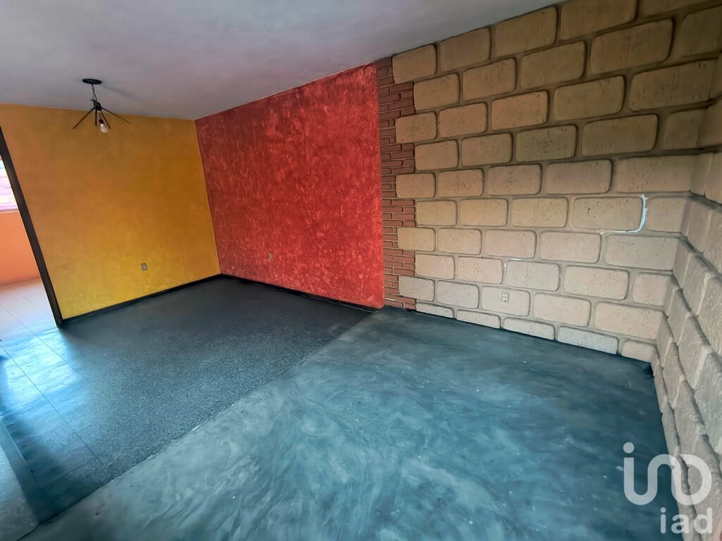 Excelente oportunidad de inversión: Casa, 2 departamentos, 2 locales comerciales !!!