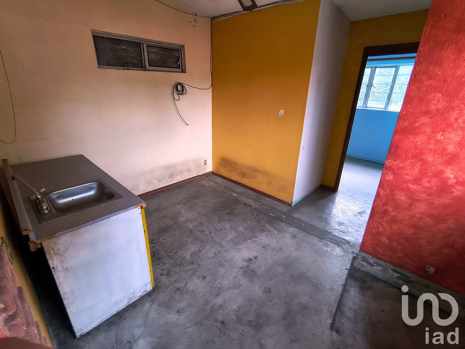 Excelente oportunidad de inversión: Casa, 2 departamentos, 2 locales comerciales !!!