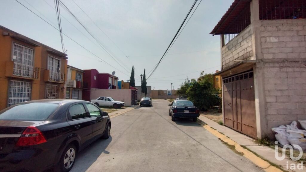 CASA EN VENTA EN FRACCIONAMIENTO LOS SAUCES, ZUMPANGO,ESTADO DE MÉXICO
