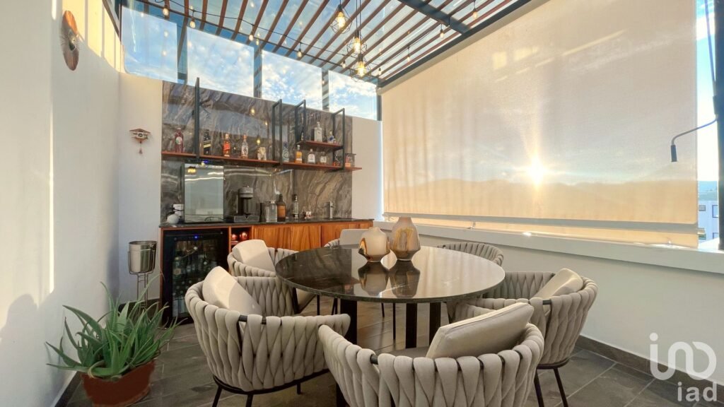 Casa 397m² en Lomas Cascatta | Muros de Ladrillo