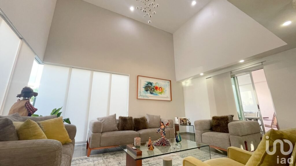 Casa 397m² en Lomas Cascatta | Muros de Ladrillo