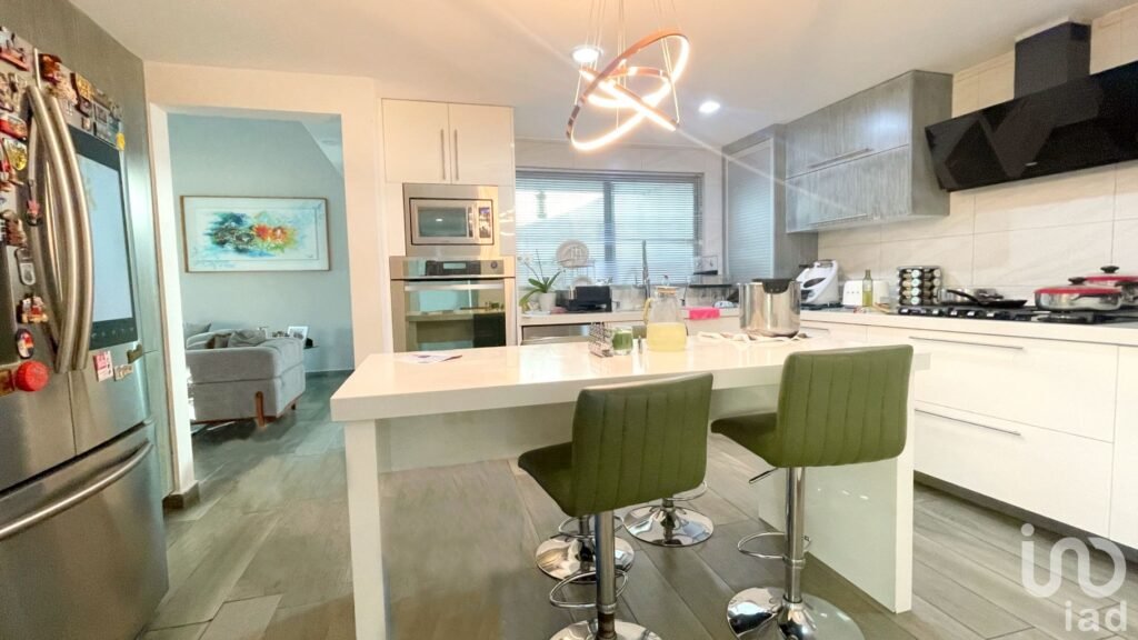 Casa 397m² en Lomas Cascatta | Muros de Ladrillo