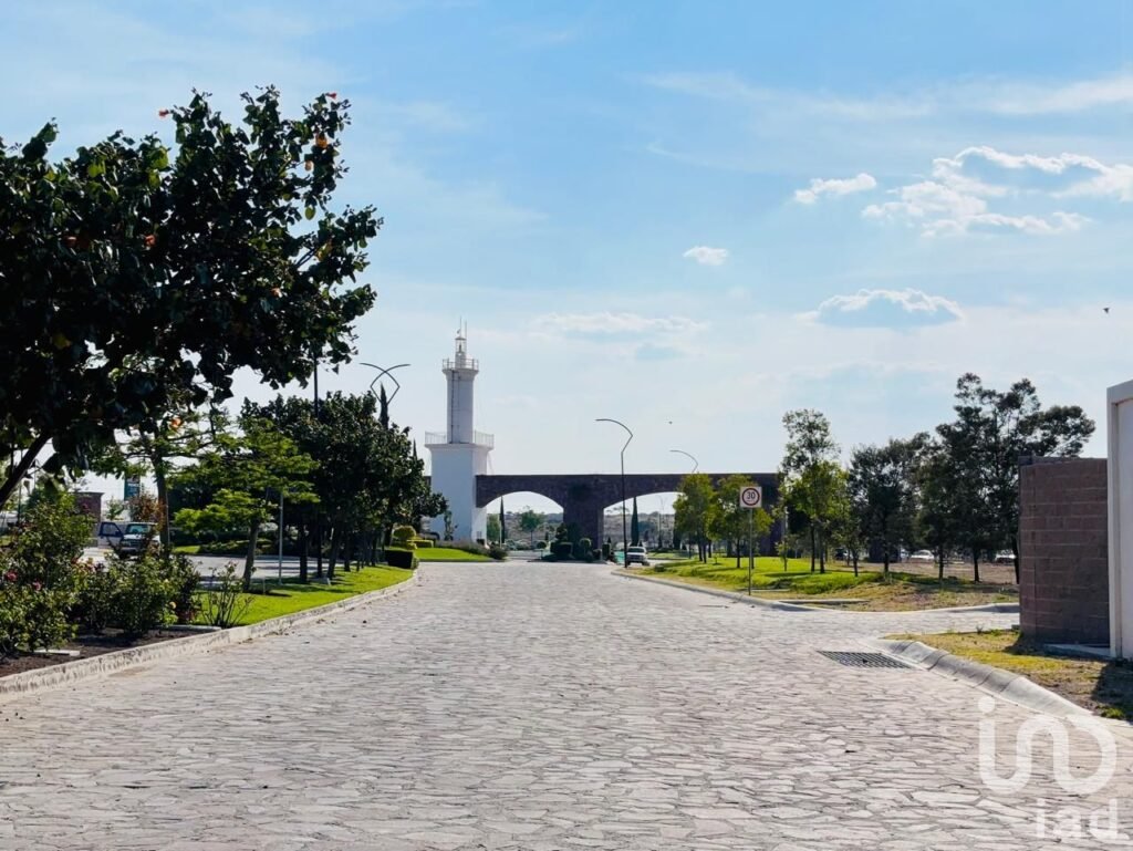 Terreno Venta Querétaro para ocupar tu Crédito Hipotecario o Infonavit, Fracc. El Faro de los Cisnes