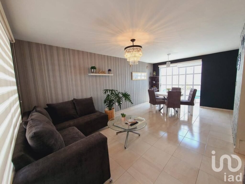 CASA AMUEBLADA EN RENTA, CON ROOF GARDEN EN ZONA VOLKSWAGEN, CUAUTLANCINGO.