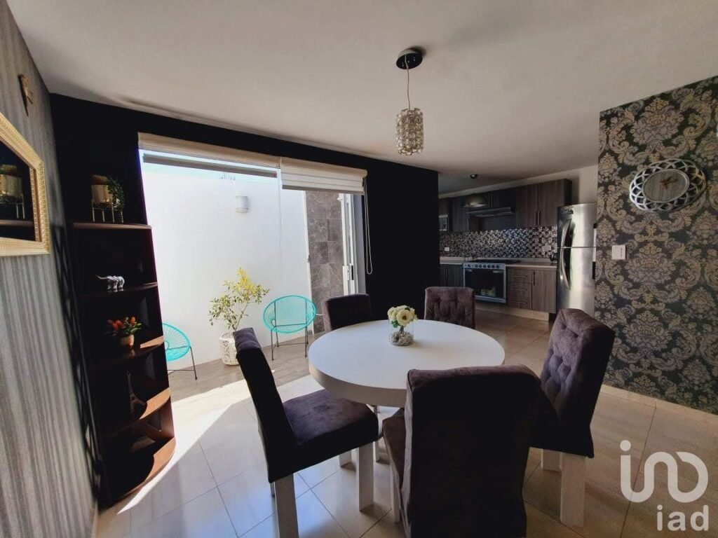 CASA AMUEBLADA EN RENTA, CON ROOF GARDEN EN ZONA VOLKSWAGEN, CUAUTLANCINGO.