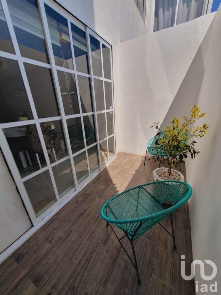 CASA AMUEBLADA EN RENTA, CON ROOF GARDEN EN ZONA VOLKSWAGEN, CUAUTLANCINGO.