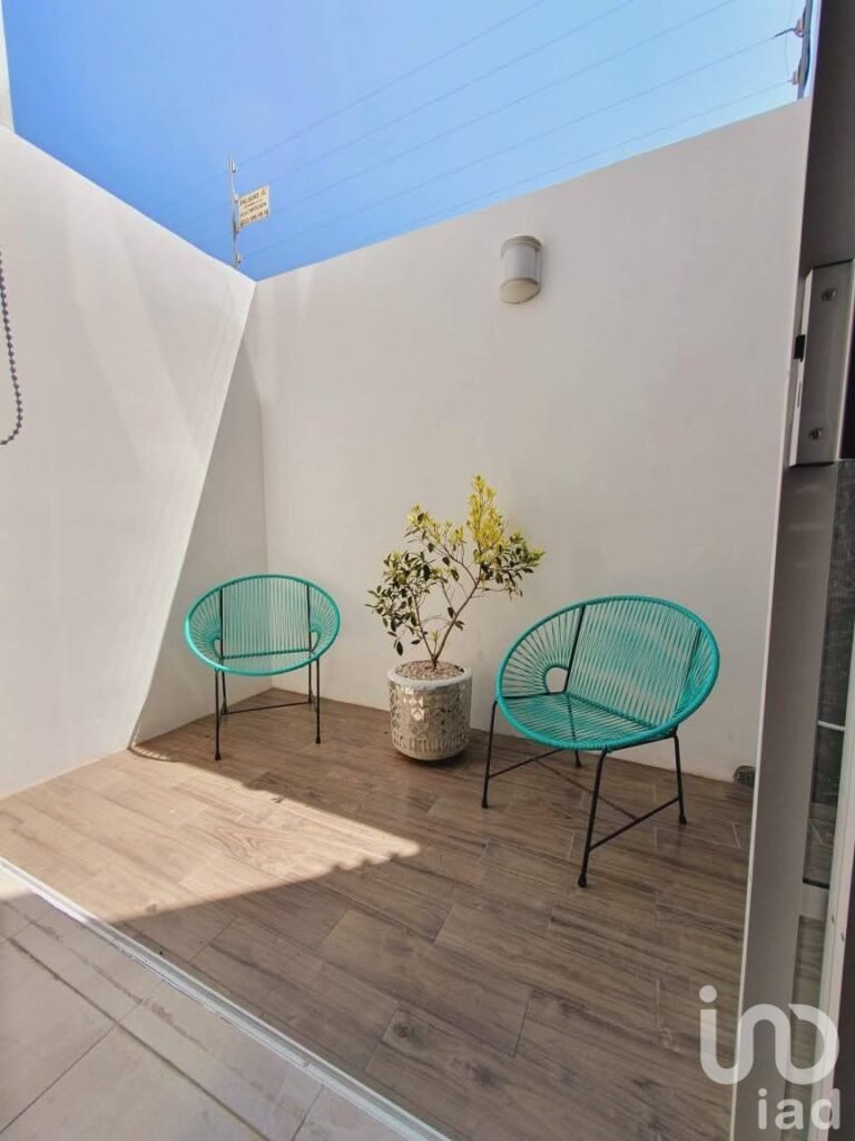 CASA AMUEBLADA EN RENTA, CON ROOF GARDEN EN ZONA VOLKSWAGEN, CUAUTLANCINGO.