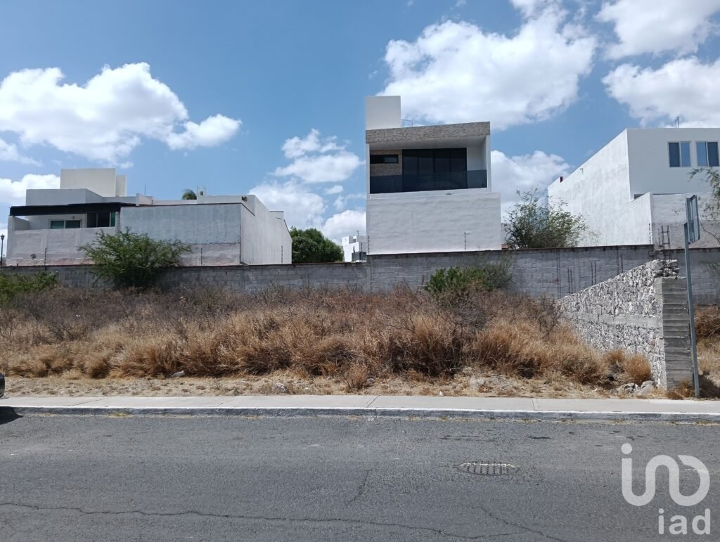 VENTA DE TERRENO COMERCIAL EN PEDREGAL DE SHOENSTATT CORREGIDORA QUERETARO