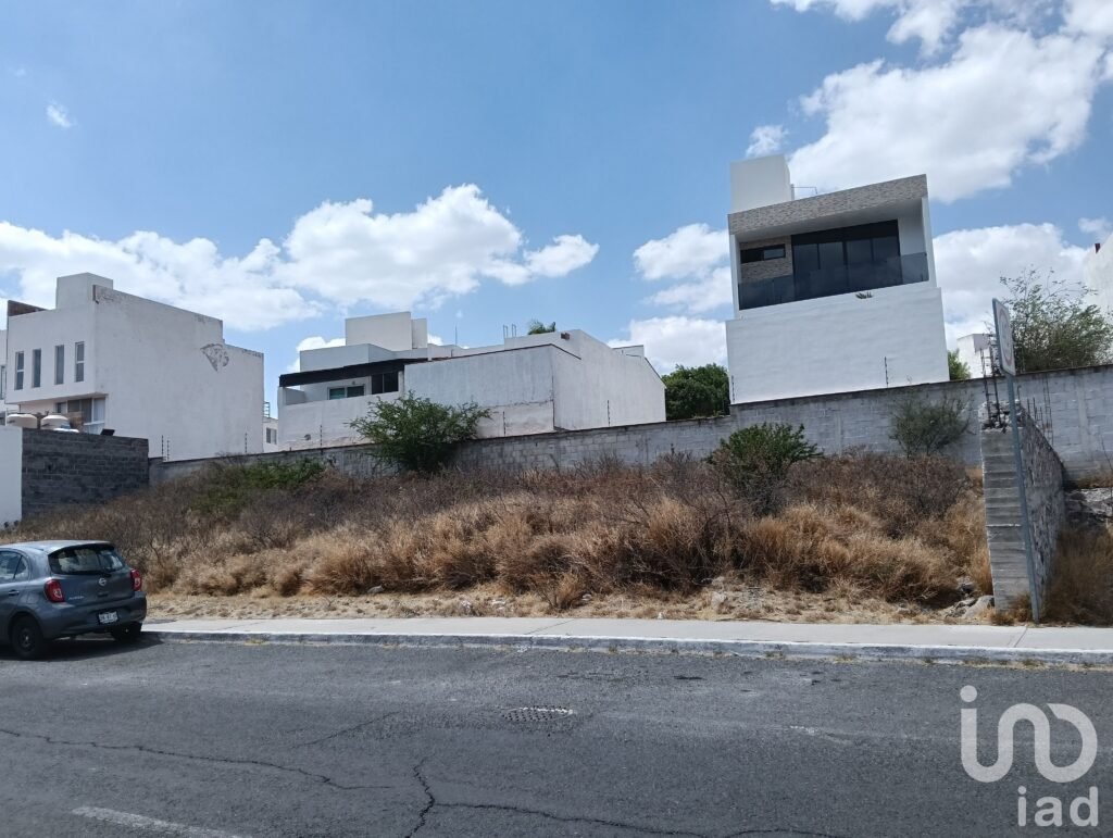 VENTA DE TERRENO COMERCIAL EN PEDREGAL DE SHOENSTATT CORREGIDORA QUERETARO - 2352653 terreno en venta venta de terreno comercial en pedregal de shoenstatt corregidora queretaro 293600
